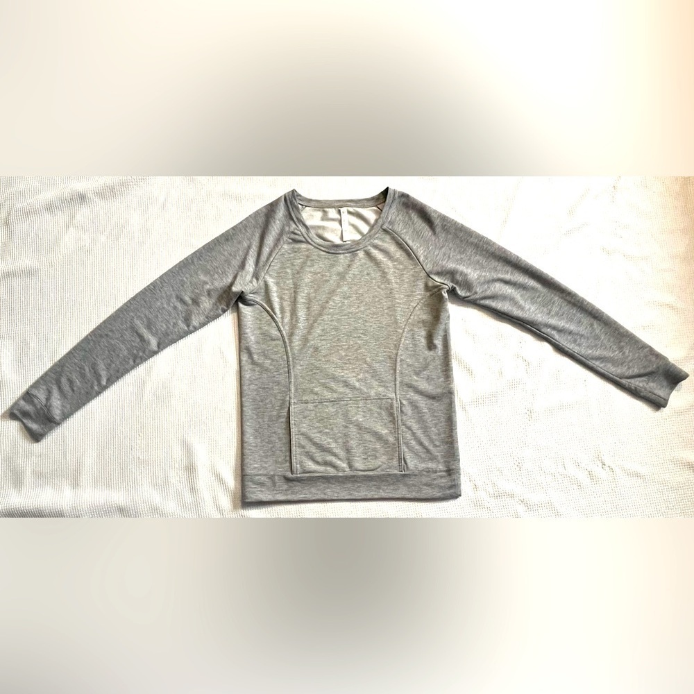 Fabletics Women’s Gray Pullover Long Sleeve Top w Front Pocket Size XS